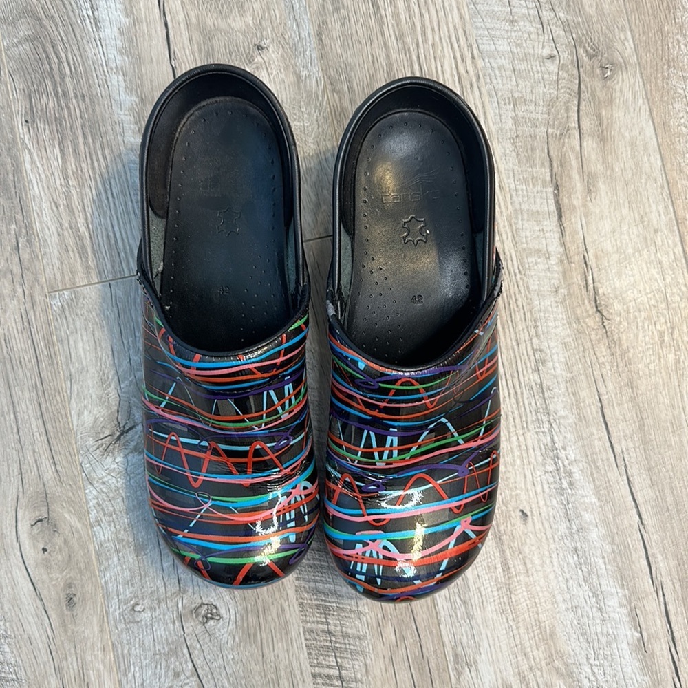 Colorful Striped Women's Clogs - Picture 4 of 8
